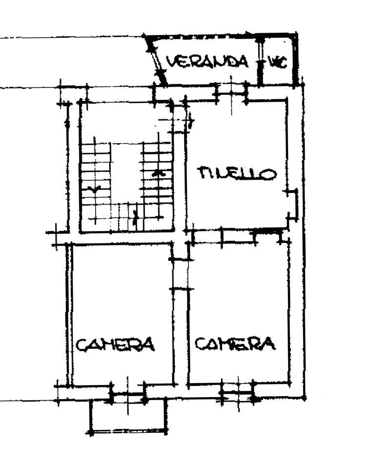 Il disegno come arriva dal geometra: tratto a mano, nomi dei vani a matita, attorno i muri delle altre unità